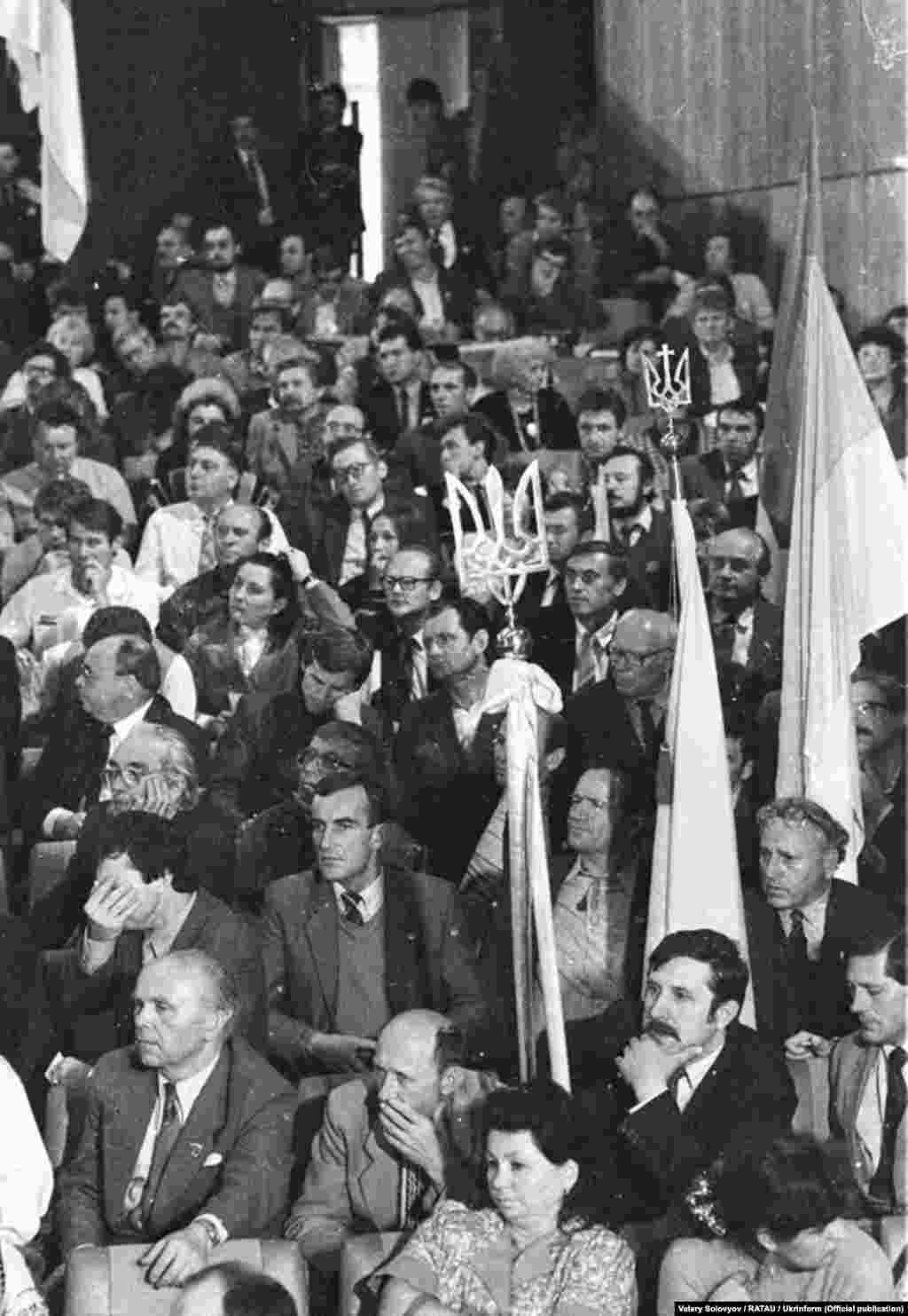 Починався і завершувався з’їзд Запорозьким маршем