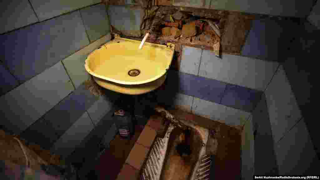 Міністр також нагадав, що Україна програла позов до Європейського суду з прав людини у справах про неналежні умови утримання в ізоляторах. Тепер Україна виплачує ув'зненим позивачам компенсації