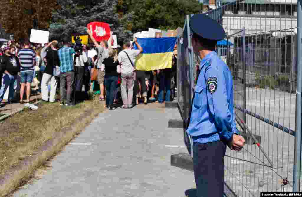 Російська правозахисна організація «Меморіал» оголосила Сенцова, Кольченка і Афанасьєва політв'язнями.