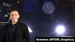 Журналісти впізнають у цьому чоловікові першого помічника президента Сергія Шефіра