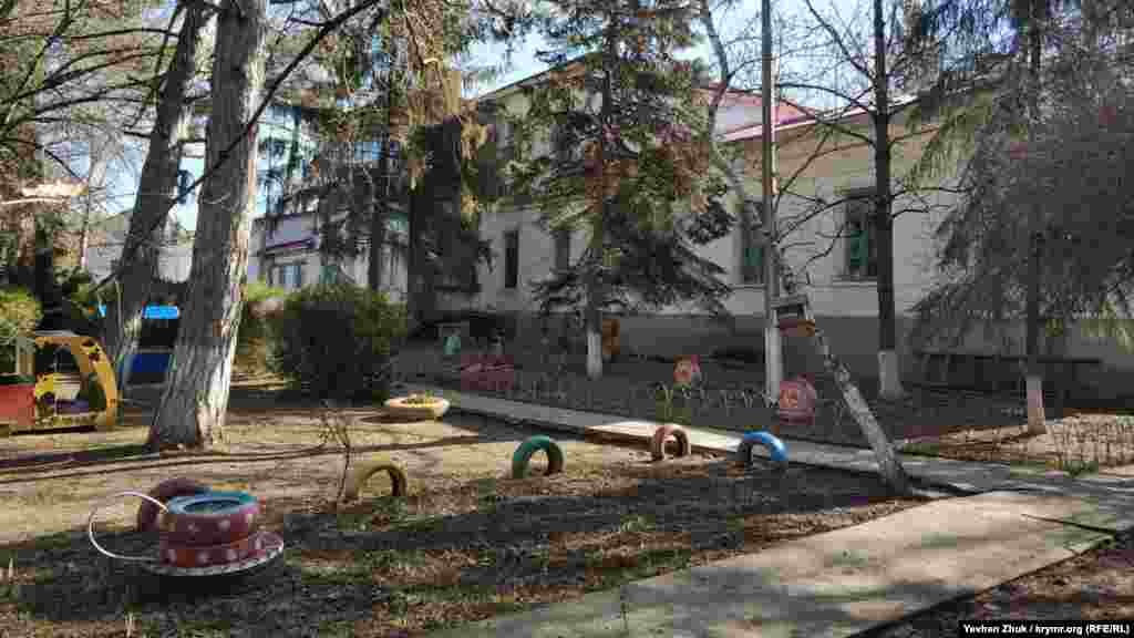 Про долю садиби за радянської влади до Другої світової нічого не відомо. Зараз у будівлі розташовується дитячий садок «Сонечко», магазин, пошта, бібліотека та сільський клуб.  Завдяки громадському використанню маєток якось зберігся, але вже давно потребує ремонту. Парк перебуває в повному запустінні