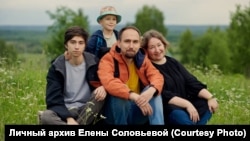 Елена Соловьева с семьей в Сыктывкаре, 2021 год. Фото из личного архива журналистки