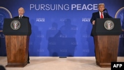 Predsednici Rusije i SAD, Vladimir Putin i Donald Tramp obraćaju se novinarima posle sastanka na Aljasci, 15. avgust 2025.