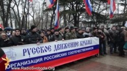 Біля парламенту Криму збираються «загони самооборони» Біля парламенту Криму збираються «загони самооборони»