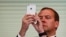 Дмитрий Медведев пользуется iPhone