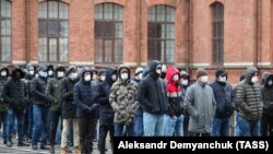 Муҳоҷирони корӣ дар шаҳри Санкт-Петербург, Русия, 2 апрел, 2020.