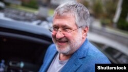 Олігарх Ігор Коломойський, який не приховує своїх бізнесових зв'язків із президентом України Володимиром Зеленським, може втратити частину свого впливу через зміну адміністрації у США та через справи проти колишнього менеджменту «Приватбанку»