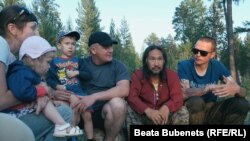 Yakut shaman Aleksandr Gabyshev (2nd right) met hundreds of people on his journey to Moscow to "exorcise" Vladimir Putin.