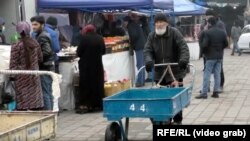 Дар Тоҷикистон бисёриҳо аз пӯшидани ниқоби тиббӣ ба ҳангоми гаштугузор дар кӯчаву хиёбонҳо худдорӣ мекунанд