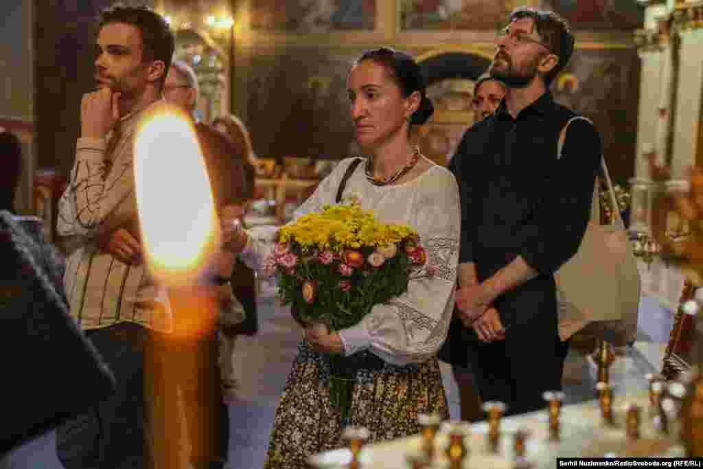 Попрощатися з Вікторією прийшли рідні, друзі та колеги