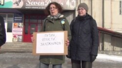 Активісти російського Томська попри перепони місцевої влади провели пікет на підтримку Савченко (відео) Активісти російського Томська попри перепони місцевої влади провели пікет на підтримку Савченко (відео)