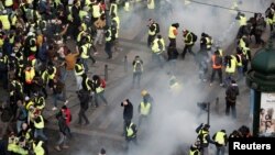 Поліція застосувала сльозогінний газ