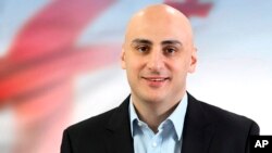 Напередодні поліцейські взяли штурмом офіс, в якому перебував Ніка Мелія. Його затримали за звинуваченням у підбурюванні до насильства під час вуличних протестів у червні 2019 року