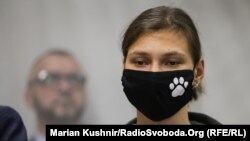 Речниця Єрмака Дарія Зарівна повідомила Радіо Свобода, що Яна Дугарь прийшла зустрічатися не з головою ОП, але з ким саме – не уточнила