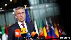 Secretarul general al NATO a spus că nu există vreun indiciu de dezescaladare pe teren. „Rusia a acumulat o forță de luptă în Ucraina și în jurul acesteia, fără precedent de la Războiul Rece încoace”, a declarat Jens Stoltenberg, înaintea unei reuniuni a miniștrilor Apărării din NATO.