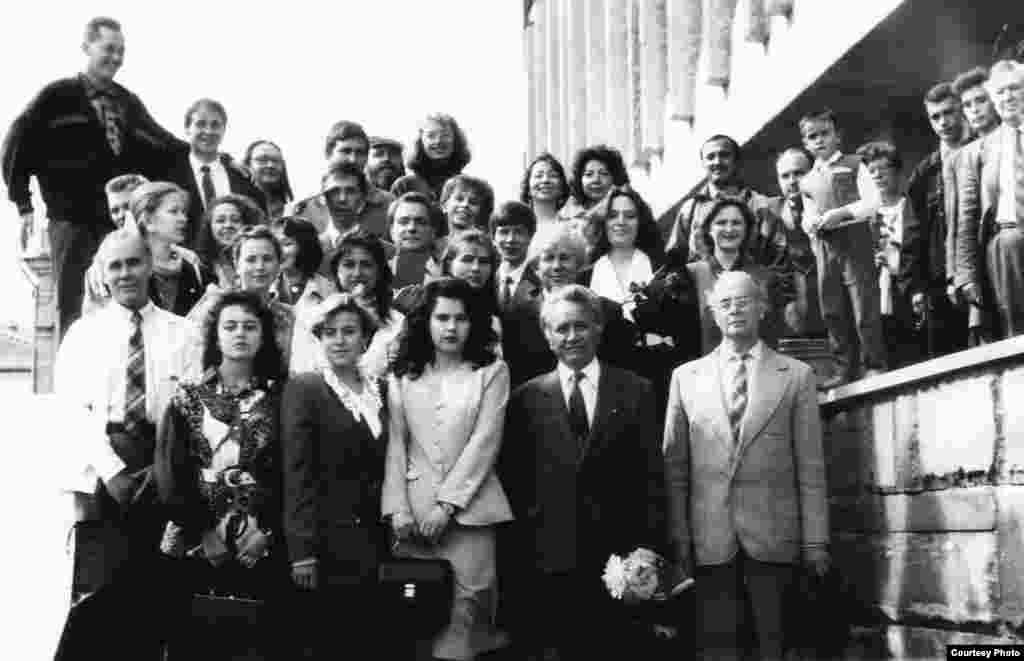 Журналистика факультеты студентлары. 1990нчы еллар