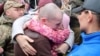 Обійми рідних та сльози радості: як зустріли звільнених з полону українських захисників (відео)