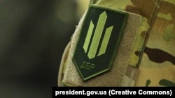 Шеврон на формі спецпризначенця спецпідрозділу Державного бюро розслідування. Ілюстративне фото