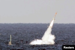 А это запуск ракеты «Томагавк» с подводной лодки «USS Florida» недалеко от Багамских островов в 2003 году (архивное фото)