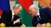 Очільники Росії та Білорусі, Володимир Путін (ліворуч) і Олександр Лукашенко. Мінськ, 6 грудня 2024 року