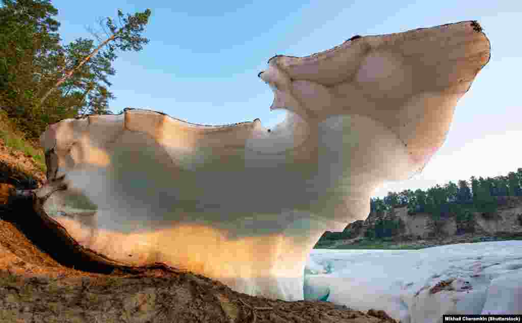 На леднике круглый год постоянная температура +4° C