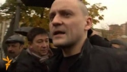 Оппозиционный активист Сергей Удальцов направляется на допрос в Следственный комитет Оппозиционный активист Сергей Удальцов направляется на допрос в Следственный комитет