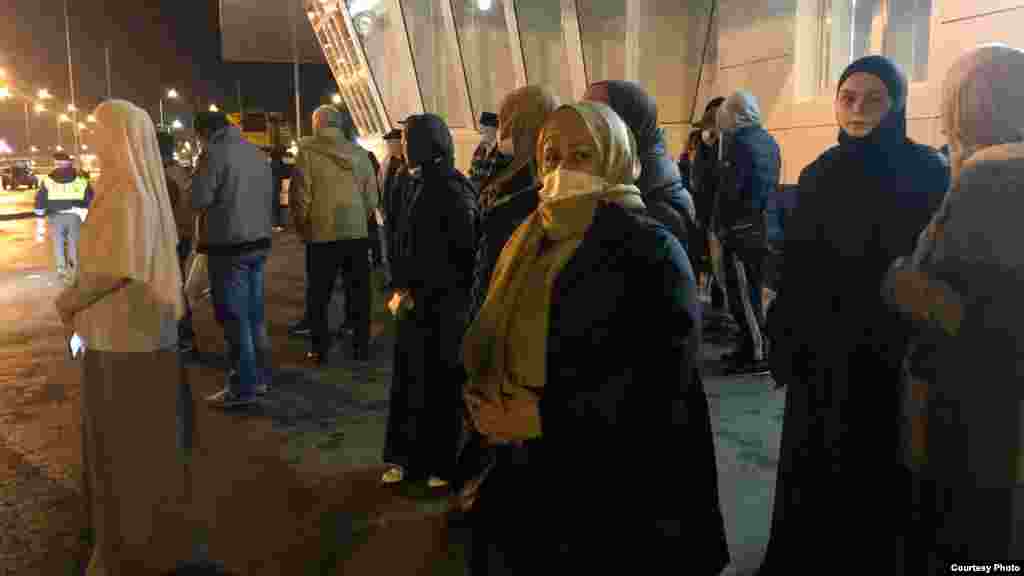 2 ноября крымские активисты выехали в Ростов-на-Дону, чтобы выразить солидарность с семьями политзаключенных. Утром 3 ноября в Южном окружном военном суде должны были вынести приговор фигурантам красногвардейской группы «дела Хизб ут-Тахрир»