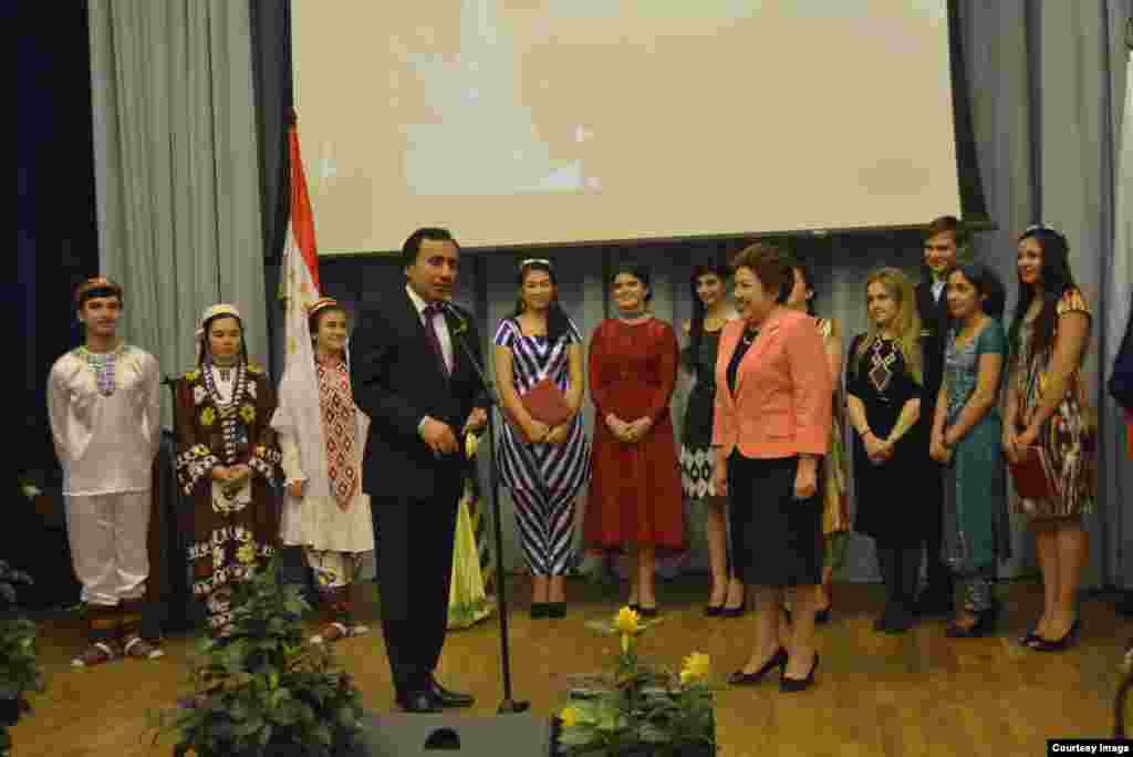 Мулоқоти сафири Тоҷикистон Имомуддин Сатторов бо донишҷӯёни тоҷики мактабҳои олии Русия