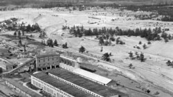 Так виглядав нині оточений лісами Сєвєродонецьк під час його будівництва у 1950-х