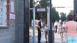 Поліція і металошукачі: Херсонес зустрічає туристів