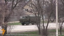 Крим, окупація, хроніка: Колона російських військових вантажівок у Сімферополі (відео) Крим, окупація, хроніка: Колона російських військових вантажівок у Сімферополі (відео)