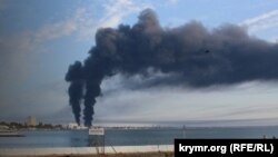 Пожар на нефтебазе в Феодосии после атаки беспилотниками, октябрь 2024 года