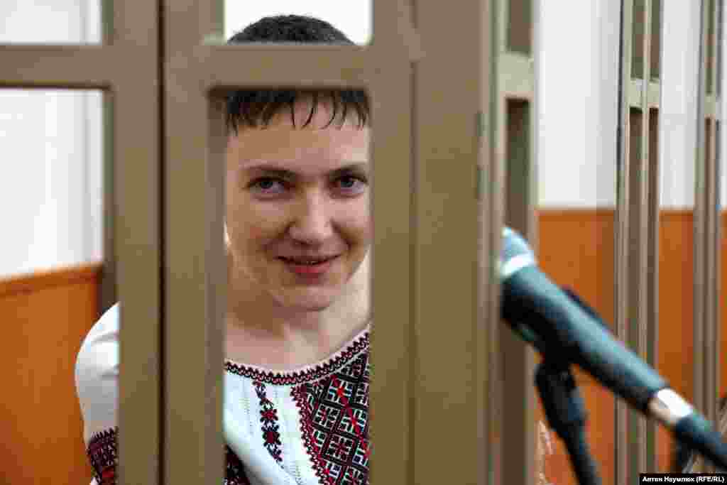 Надію Савченко судили в Донецькому районному суді Ростовської області. Українську військовослужбовицю взяли в полон підконтрольні Росії військові так званої Луганської народної республіки, а потім насильно вивезли до Росії співробітники ФСБ. Савченко звинуватили в загибелі російських працівників ЗМІ Ігоря Корнелюка й Антона Волошина, а також у незаконному перетині кордону. Вирок – 22 років ув'язнення. У травні 2016 року вона була помилувана й повернулася до України, в обмін на повернення засуджених у Києві Олександра Александрова і Євгена Єрофеєва