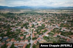 Изглед от високо към село Старо Железаре.