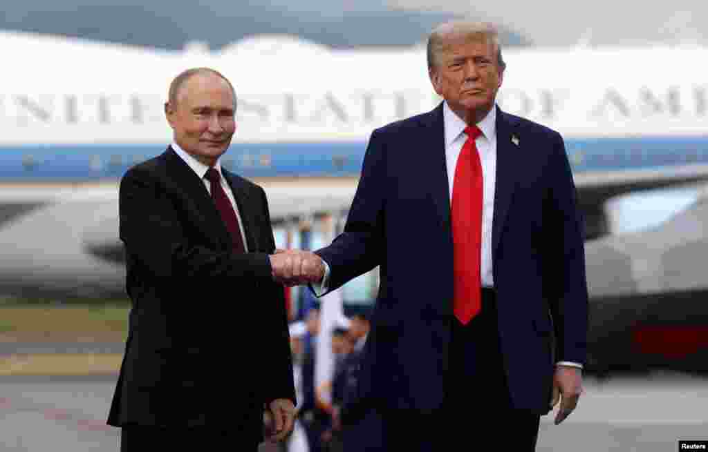 Президент России Владимир Путин и президент США Дональд Трамп, база Элмендорф-Ричардсон в Анкоридже, Аляска, США, 15 августа 2025 года. Sputnik/Гавриил Григоров