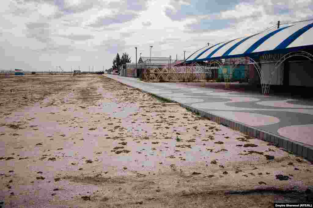 Місцева окупаційна «влада» навіть не прибирала пляж