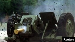 Перші 122-мм гаубиці були виготовлені для боснійської армії в рамках програми «Equip and Train», що фінансується США, в Нові Травніку, Боснія, в 1997 році