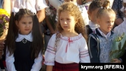 Від вишиванок до триколора: як проходив День знань у Криму(фотогалерея)