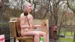 «Голий Путін» на «золотому» унітазі: у Чехії протестували проти дій Кремля – відео «Голий Путін» на «золотому» унітазі: у Чехії протестували проти дій Кремля – відео