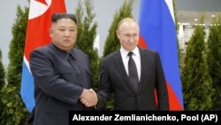 Kim Jong-un și Vladimir Putin au întărit relațiile dintre Coreea de Nord și Rusia în ultimii ani.