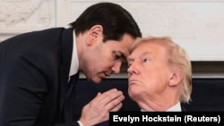 Госсекретарь США Марко Рубио сообщает президенту США Дональду Трампу о том, что Израиль и ХАМАС достигли соглашения