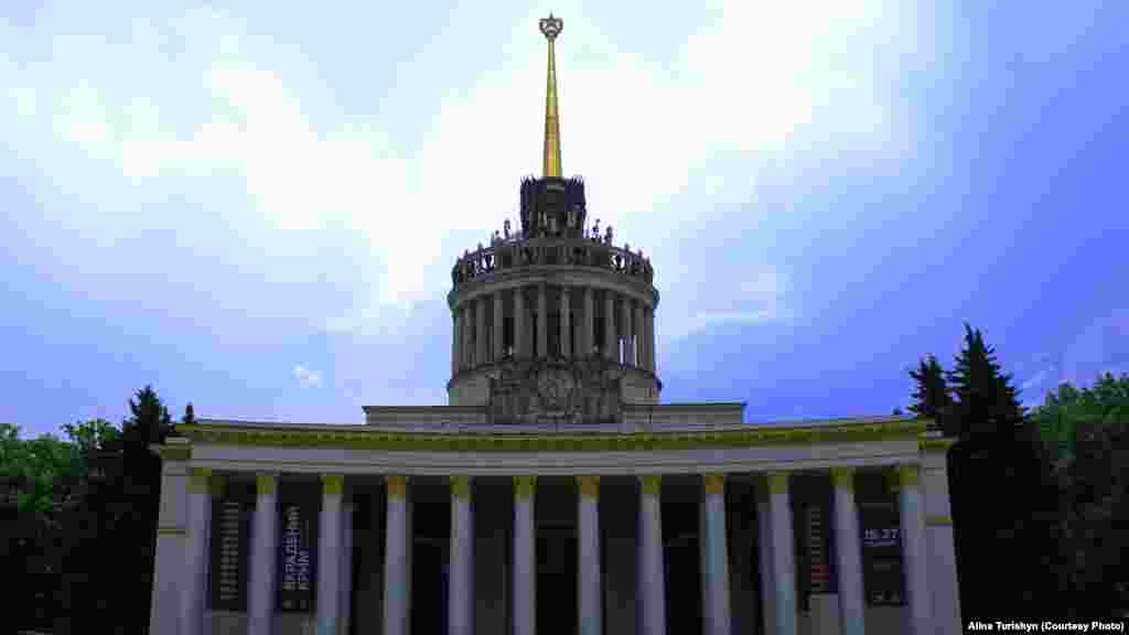 Виставка «Вкрадений Крим. Історія депортації» проходить в «Експоцентрі України»