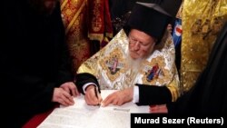 Варфоломій підписав томос для української церкви