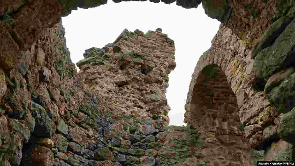 На восстановление укрепления ушло несколько лет, однако вскоре строения форпоста сожгли. Точные причины пожара и его дата неизвестны. В 1475 году (в результате захвата Крыма турками-османами) крепость прекратила свое существование