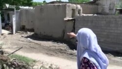 Осебдидагони сел дар Кӯлоб шикоят доранд, мақомот арзёбӣ мекунанд Осебдидагони сел дар Кӯлоб шикоят доранд, мақомот арзёбӣ мекунанд
