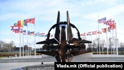 «Членство України в НАТО зміцнить Північноатлантичний альянс, сприятиме історичному об’єднанню Європи і створить передумови для трансформації відносин з Росією», – мовиться у спільному зверненні