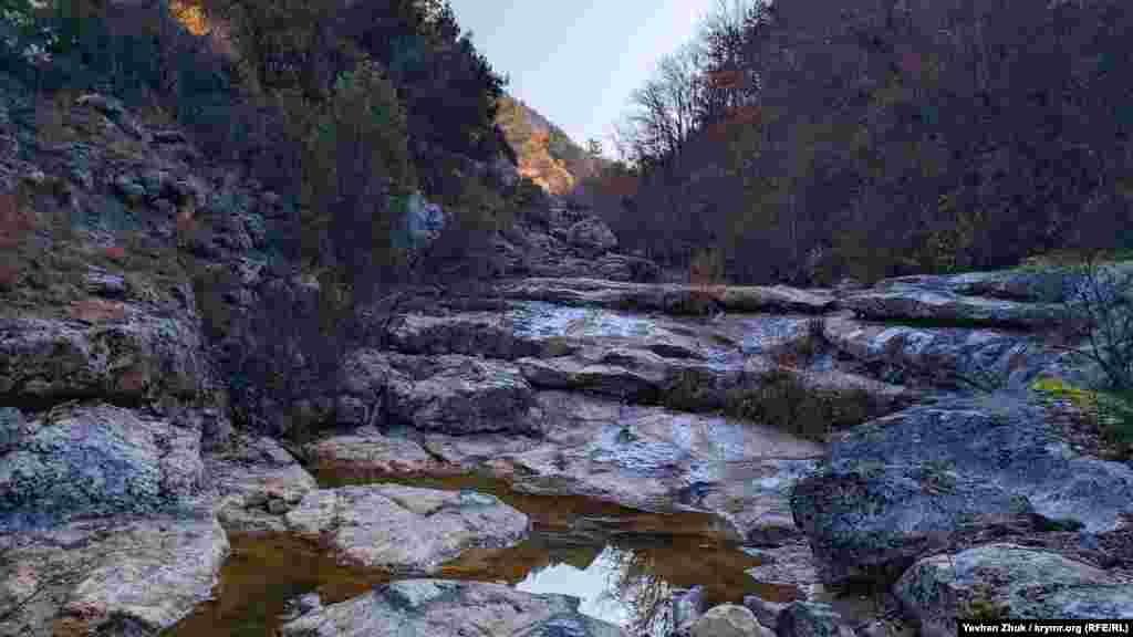 У верхній течії Арманки збереглися калюжі в природних кам'яних ваннах, глибина деяких до півметра