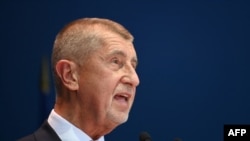 Лідер чеської партії ANO, що здобула найбільше голосів на парламентських виборах, Андрей Бабіш, обговорює політику щодо українських біженців з учасниками можливої урядової коаліції