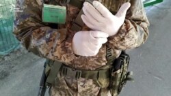 «Всю дорогу чхала позаду»: як люди на КПВВ реагують на санітарні перевірки через коронавірус