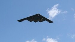 Si është të jesh brenda bombarduesve që SHBA-ja i përdori në Iran e në Kosovë? Si është të jesh brenda bombarduesve që SHBA-ja i përdori në Iran e në Kosovë?
